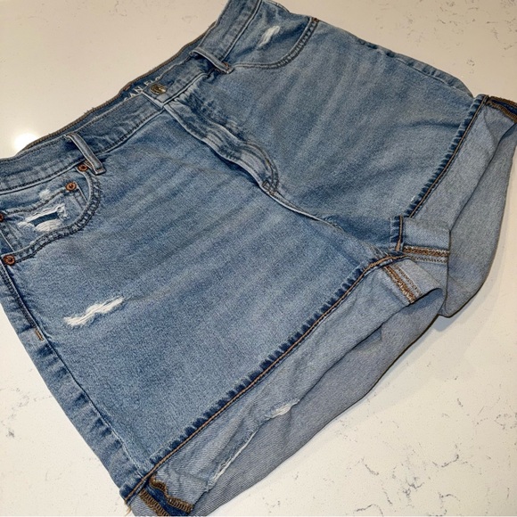 American Eagle Relaxed Cuff Jean Short - Picture 9 of 11